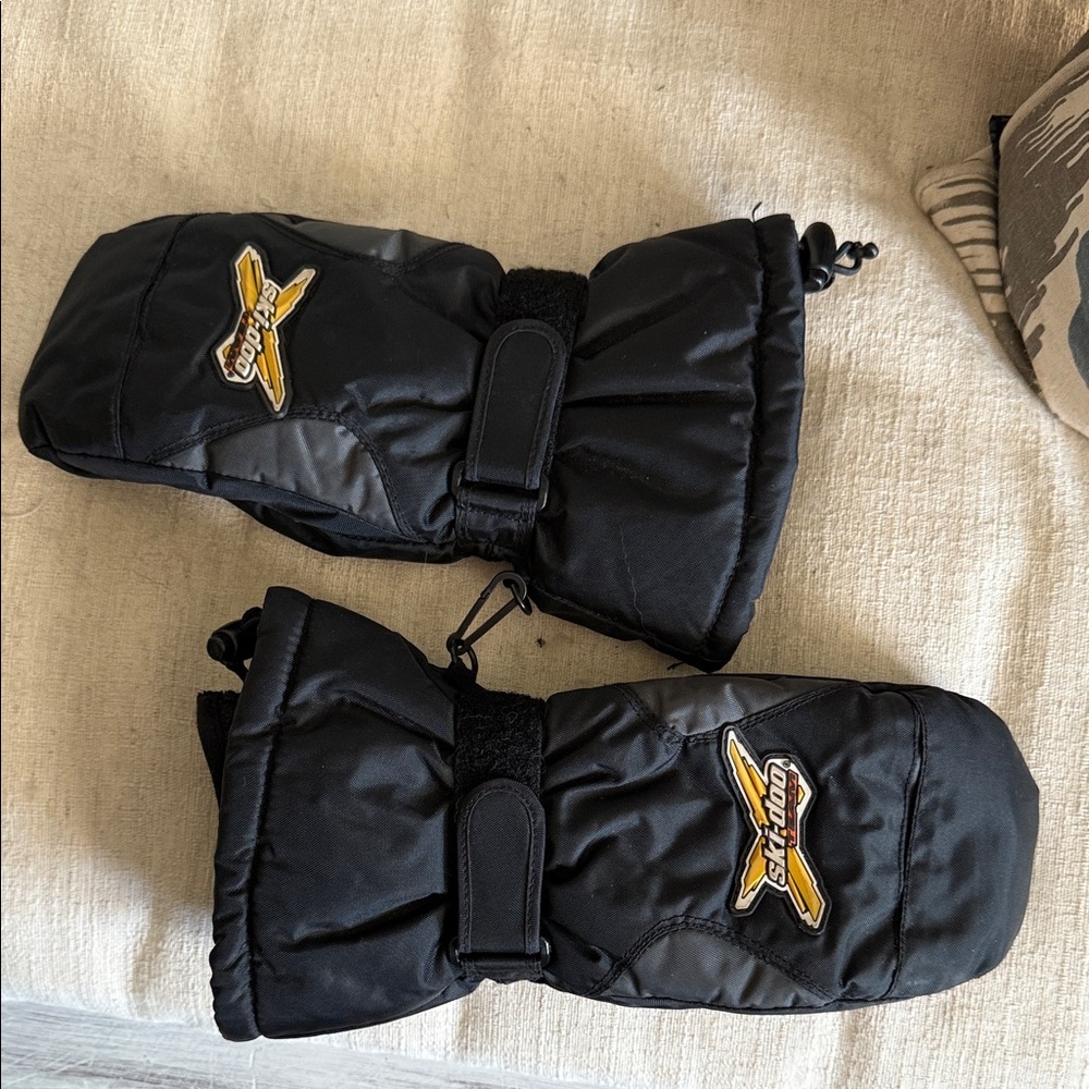 Black Ski-Doo Mittens